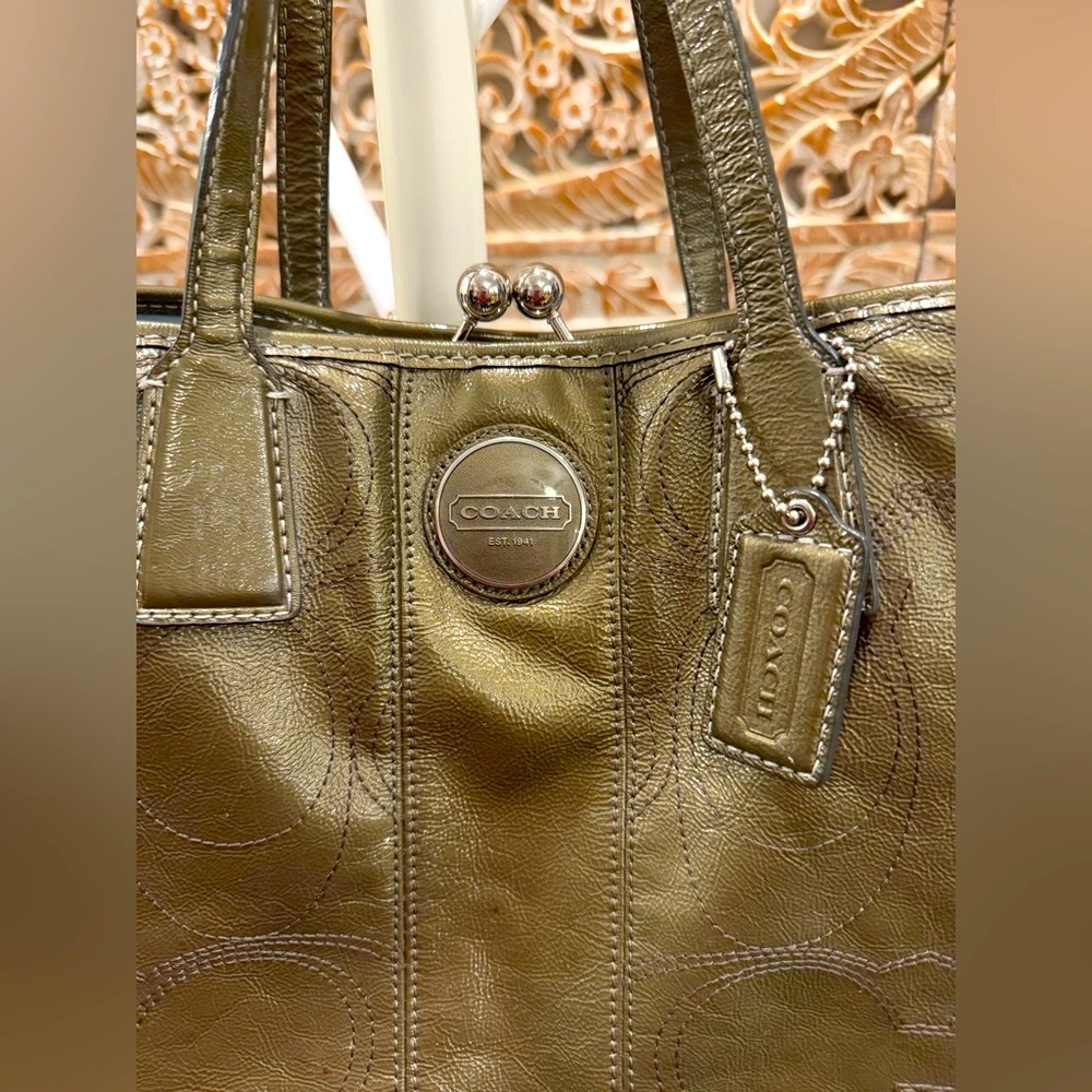 Coach Signature Stitch Patent Leather, Olive Green, 3 Section KISS Lock Purse - Picture 3 of 16